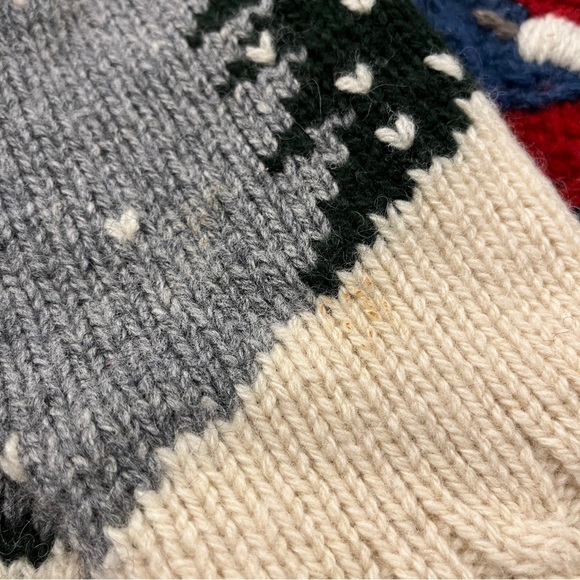 Vintage Wool Sweater “Winter Snow Ski Scene” - Picture 5 of 6